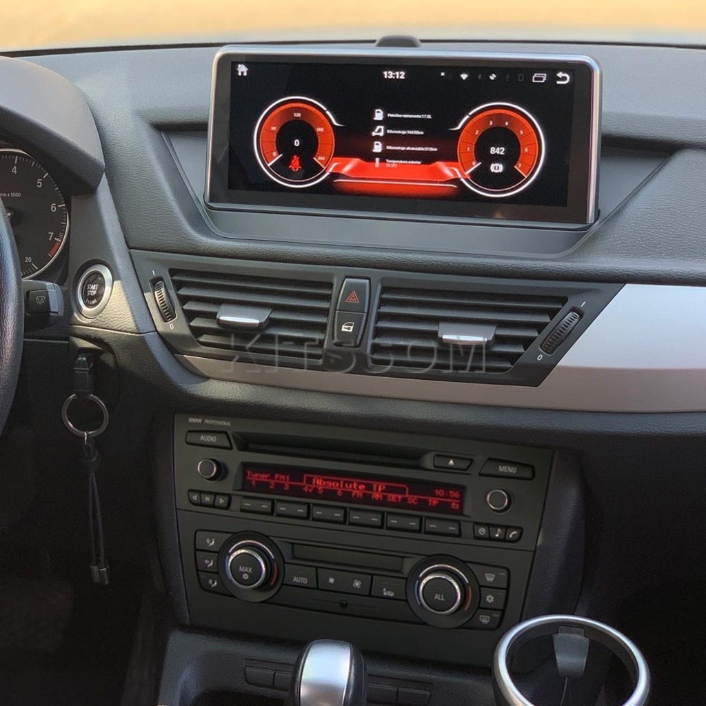 Tela de alta definição compatível com sistema iDrive.