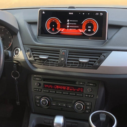 Tela de alta definição compatível com sistema iDrive.