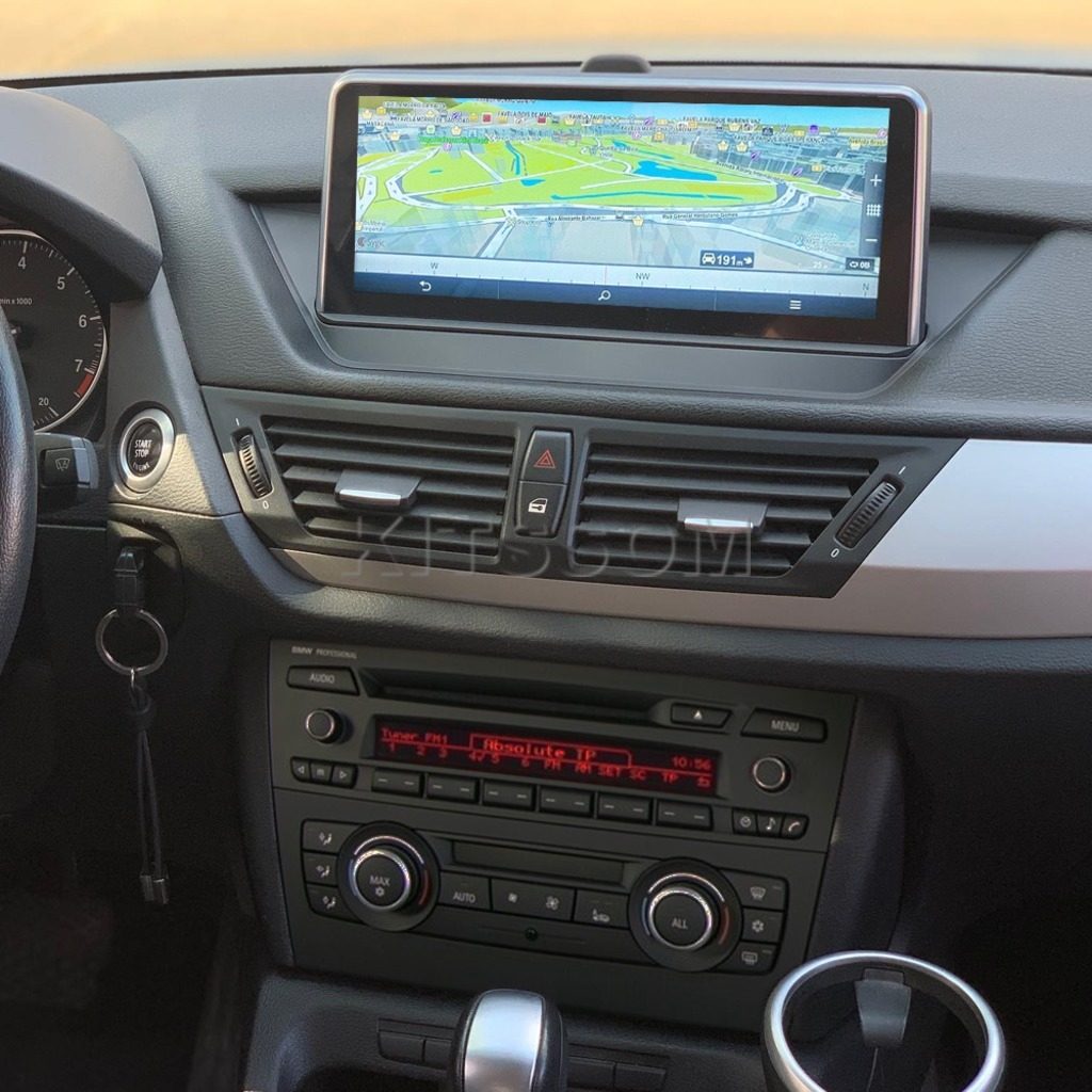 Navegação GPS e conectividade Bluetooth para BMW X1.