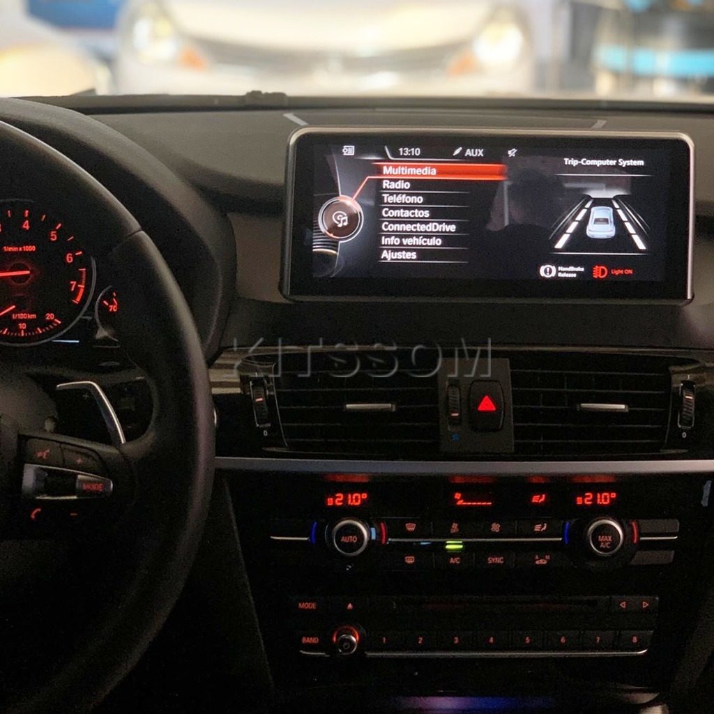 Sistema de entretenimento compatível com BMW X3/X4.