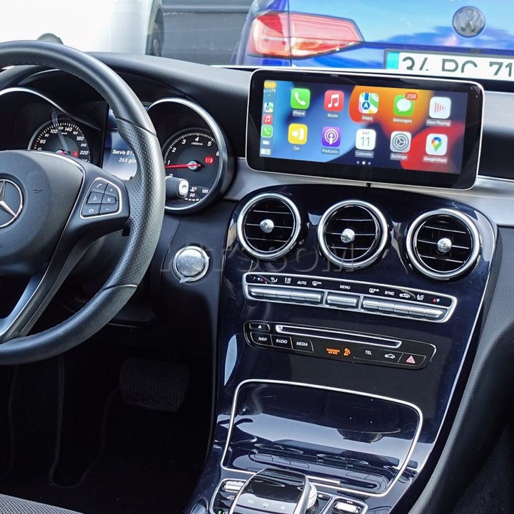 Instalação plug and play da central multimídia Mercedes-Benz.​
